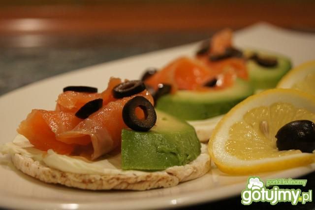 Wafle z łososiem i avocado Wafle z łososiem i avocado