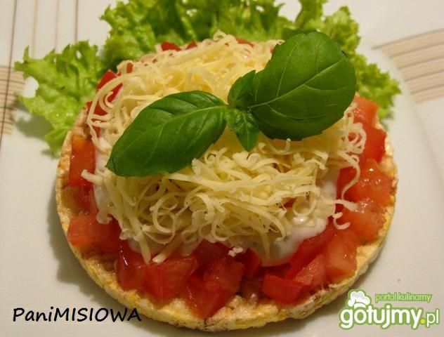 Wafle z pomidorową salsą pod pierzynką Wafle z pomidorową salsą pod pierzynką