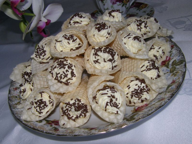 Waflowe rożki o migdałowym smaku  Waflowe rożki o migdałowym smaku