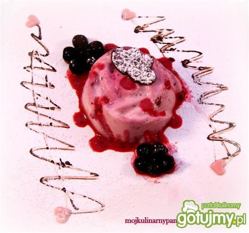 Walentynkowa panna cotta z porzeczkami