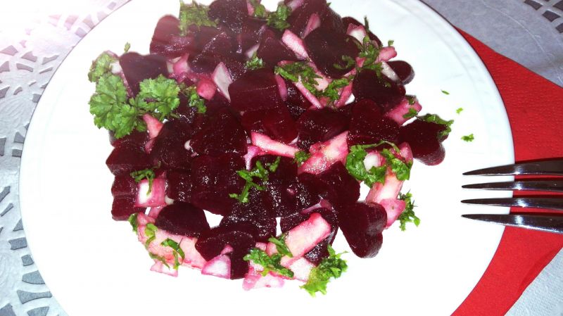 Walentynkowa sałatka z buraczków