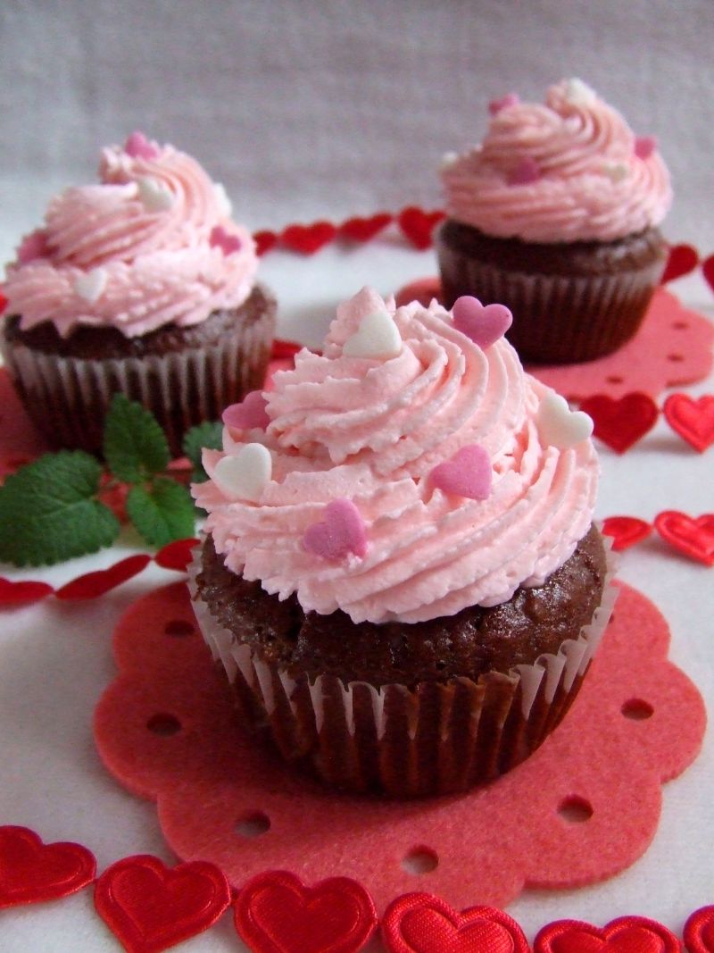 Walentynkowe czekoladowe babeczki z niespodzianką