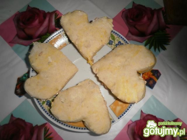 Walentynkowe drożdżowe serduszka