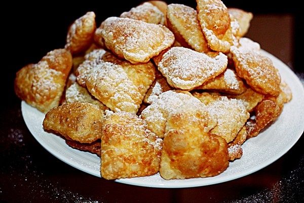 Walentynkowe faworki w kształcie serduszka Walentynkowe faworki w kształcie serduszka