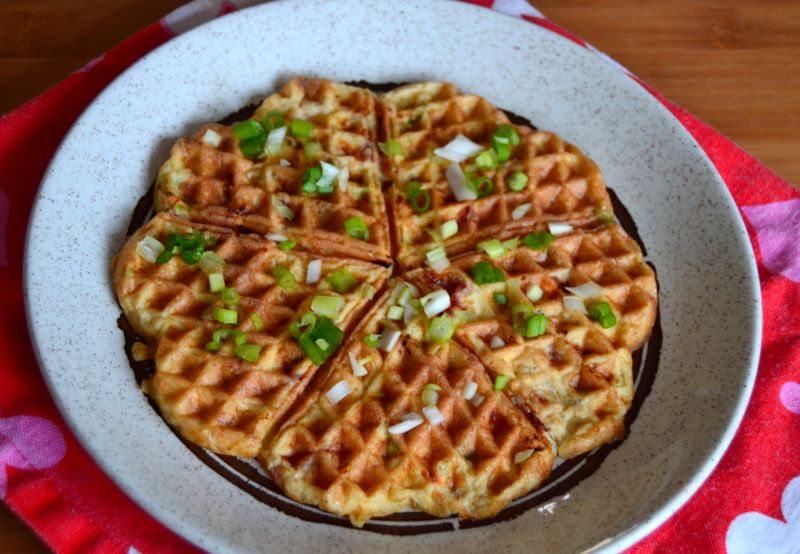 Walentynkowe mini jajecznice z serem i pomidorami