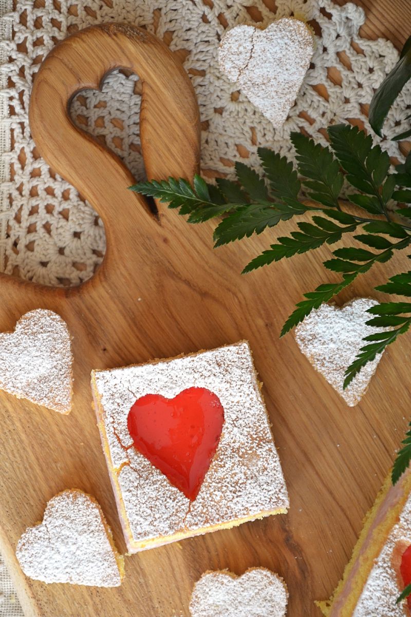 Walentynkowy biszkopt z seduszkami Walentynkowy biszkopt z seduszkami