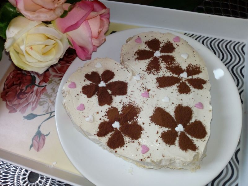 Walentynkowy torcik cappuccino Walentynkowy torcik cappuccino