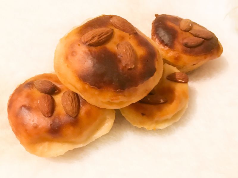 Waniliowe babeczkowe serniczki z migdałami