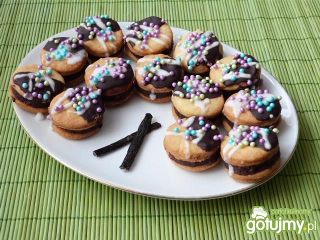 Waniliowe ciasteczka z ciemną masą Waniliowe ciasteczka z ciemną masą