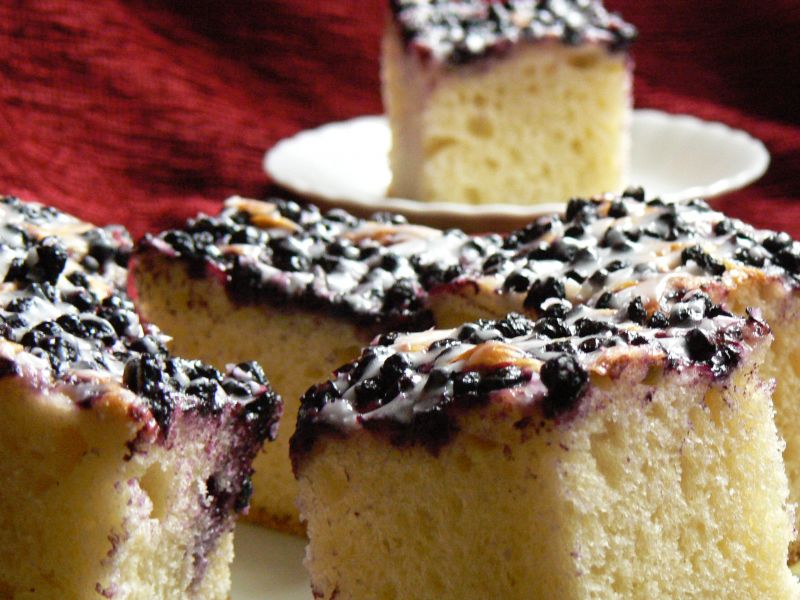 Waniliowe ciasto drożdżowe z borówkami