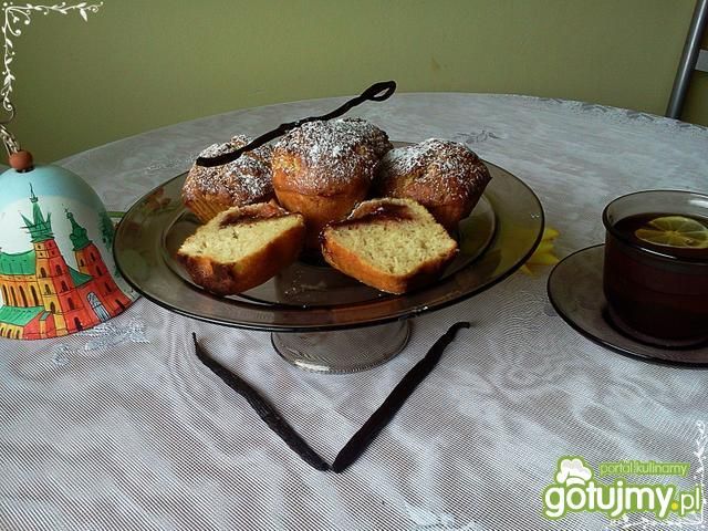 Waniliowe muffinki z powidłami śliwkowym