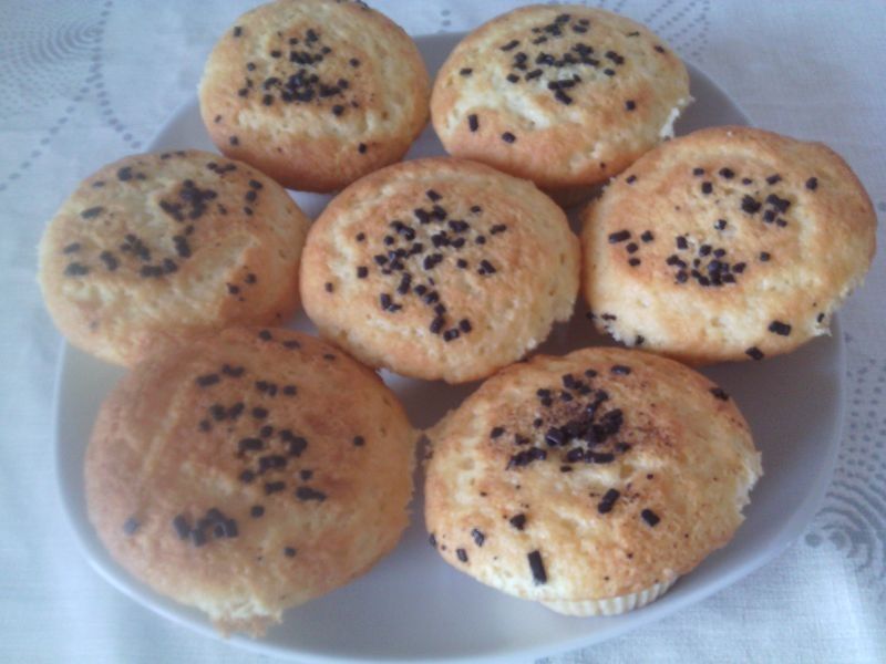 Waniliowe muffiny z posypką czekoladową Waniliowe muffiny z posypką czekoladową
