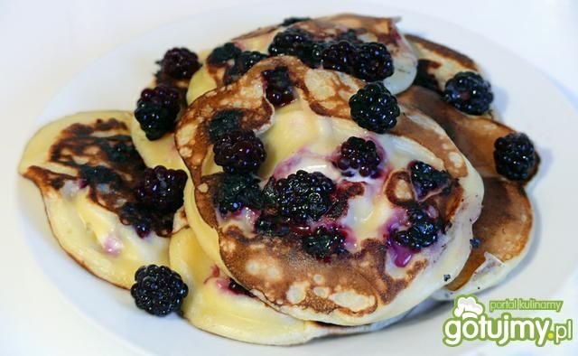 Waniliowe placuszki z jeżynami