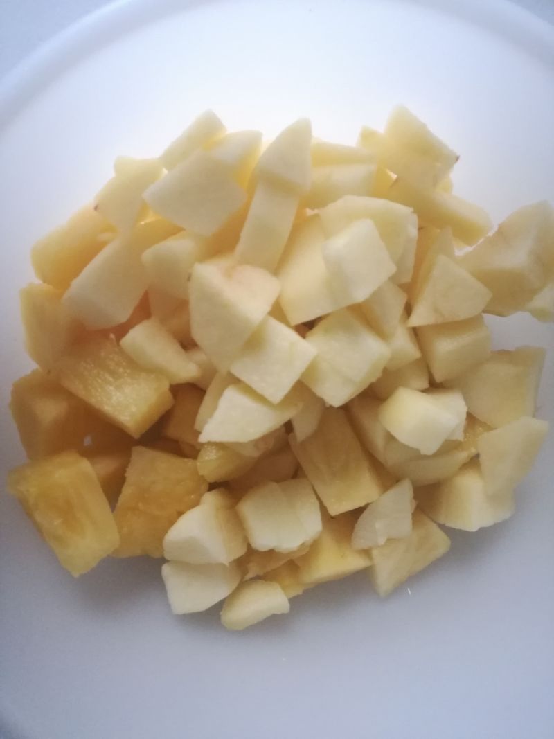 Waniliowe racuchy z ananasem i gruszkami