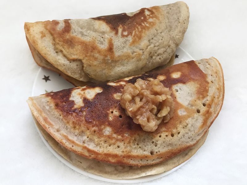 Waniliowo-cynamonowe naleśniki z jabłkami Waniliowo-cynamonowe naleśniki z jabłkami