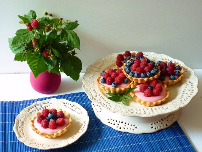 Waniliowo-malinowe tartaletki z budyniem