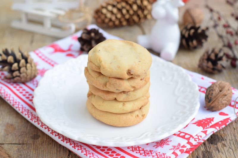 Waniliowo-pomarańczowe ciasteczka z orzechami 