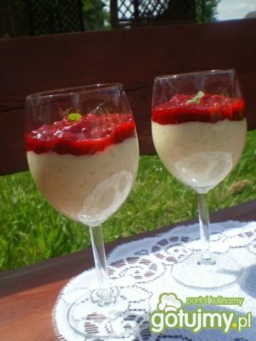 Waniliowy ryż z rabarbarem i malinami