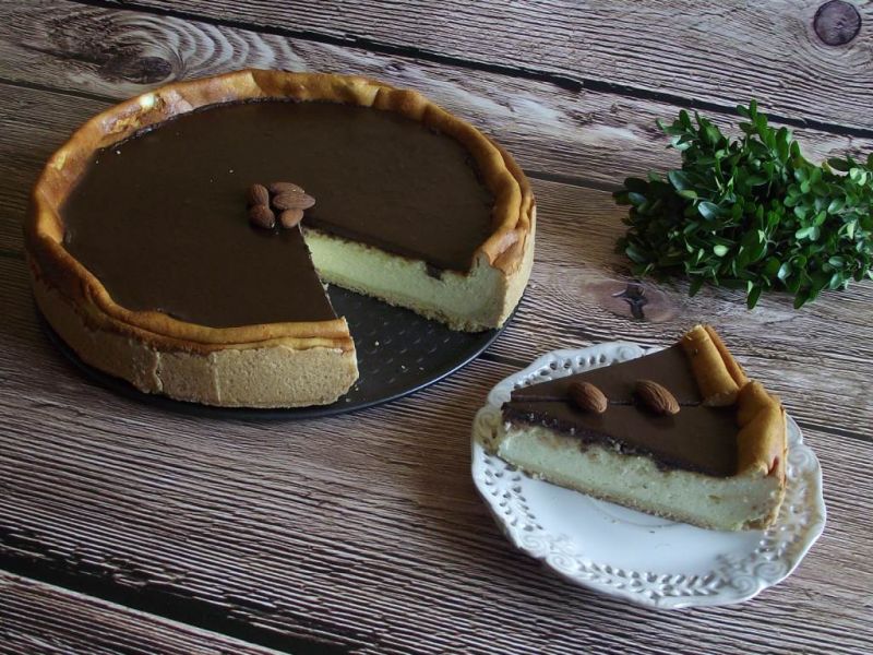 Waniliowy sernik z nutą migdałową 