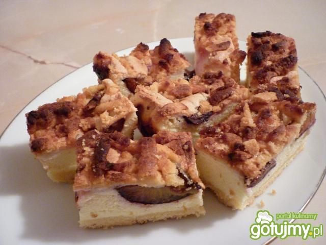 Waniliowy sernik ze śliwkami 