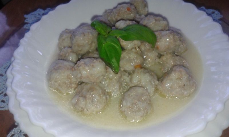 Warelakia czyli klopsiki w sosie cytrynowym. Warelakia czyli klopsiki w sosie cytrynowym.