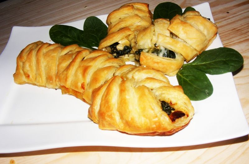 Warkocz otulony szpinakiem i mozzarellą Warkocz otulony szpinakiem i mozzarellą