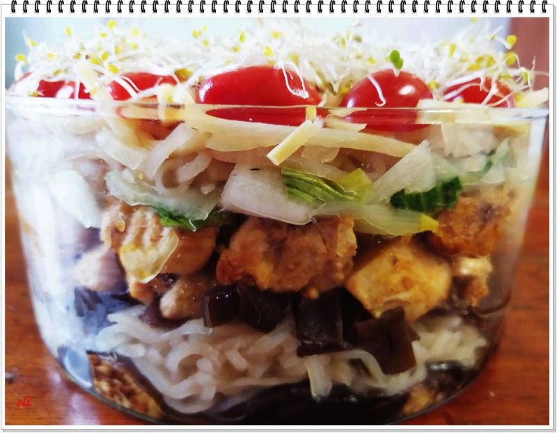 Warstwowa sałatka chińska Eli