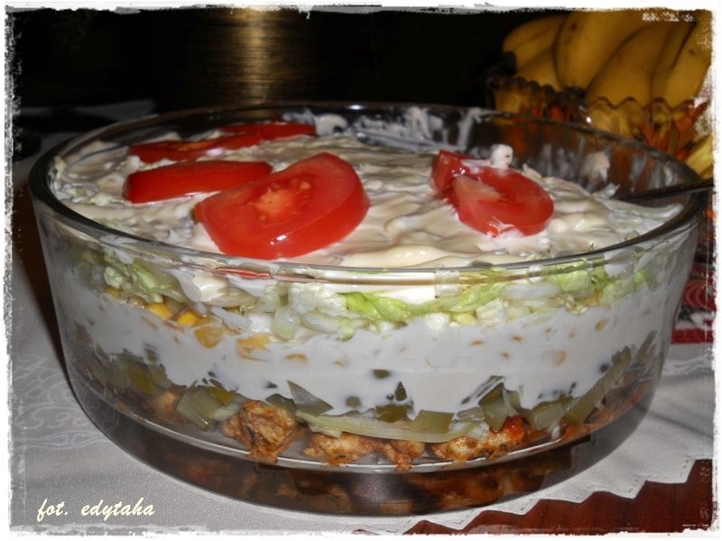 Warstwowa sałatka gyros Warstwowa sałatka gyros