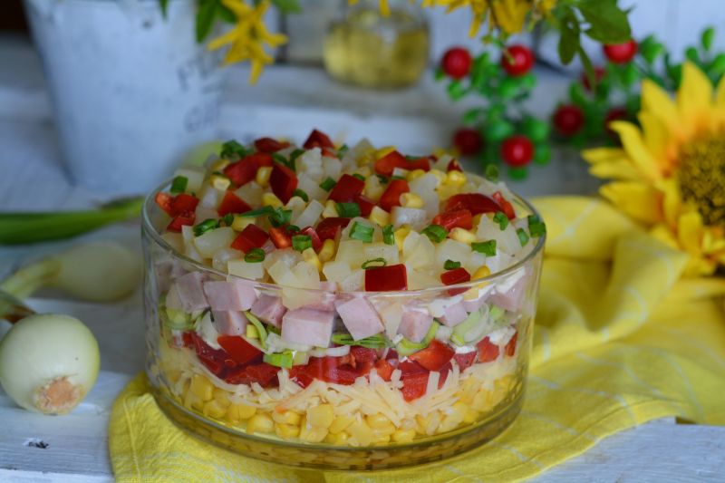 Warstwowa sałatka imprezowa 