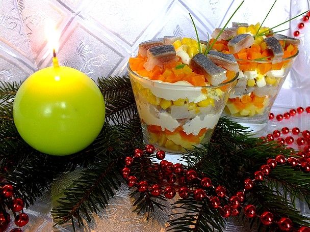 Warstwowa sałatka śledziowa Warstwowa sałatka śledziowa