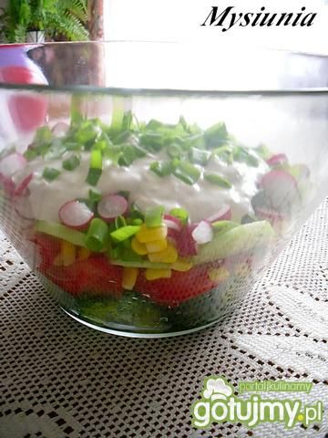 Warstwowa sałatka z brokułem Warstwowa sałatka z brokułem