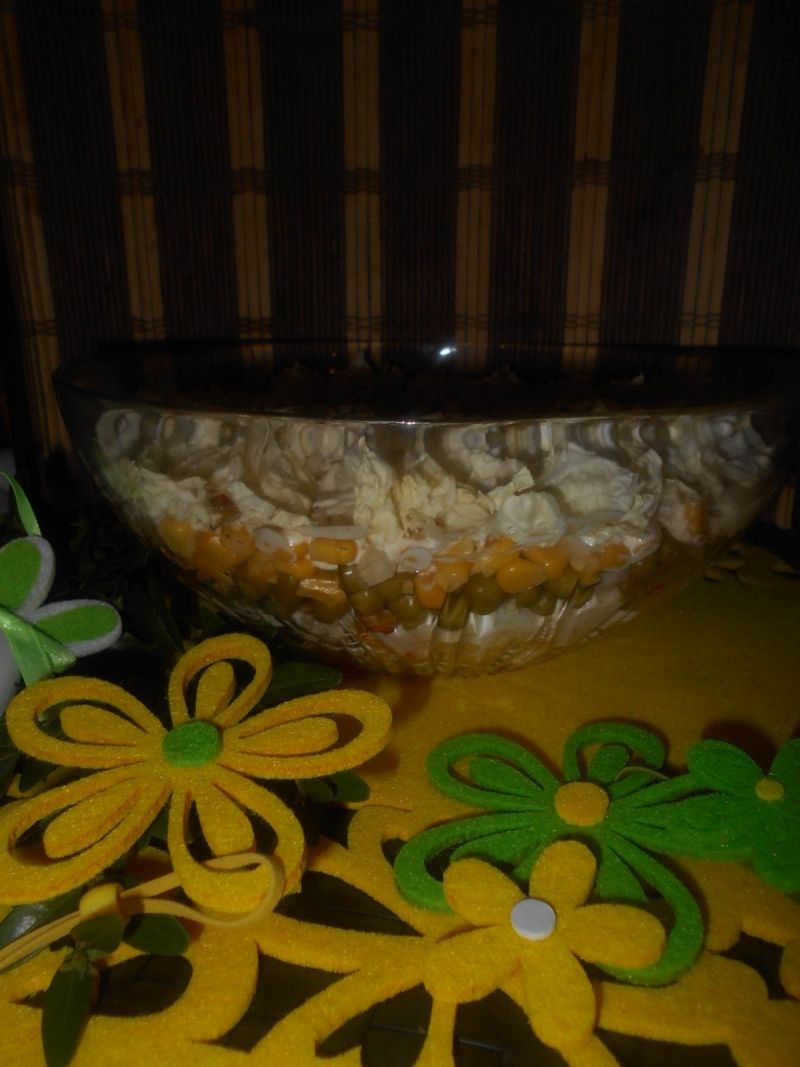 Warstwowa sałatka z kurczakiem Warstwowa sałatka z kurczakiem