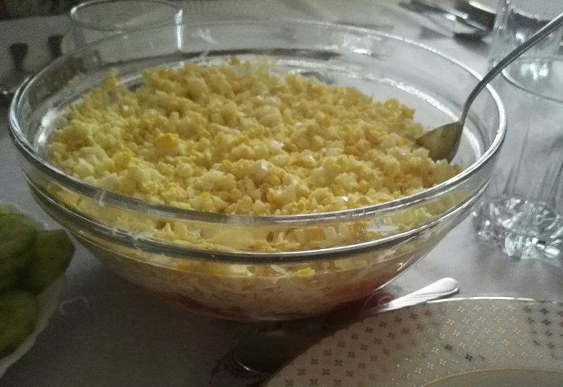 Warstwowa sałatka z selerem i ananasem Warstwowa sałatka z selerem i ananasem