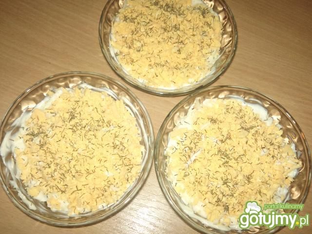 Warstwowa sałatka z tuńczykiem 2