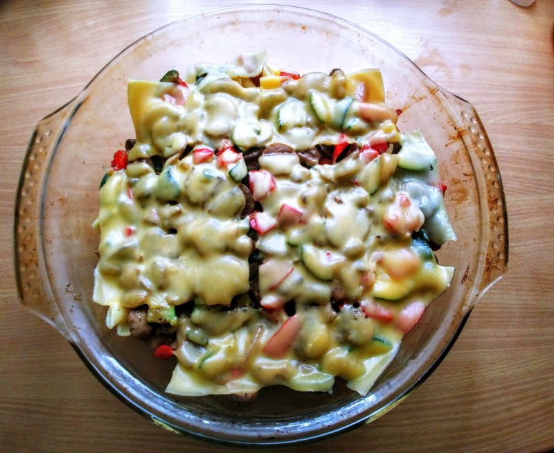 Warstwowa zapiekanka makaronowa