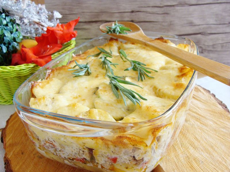 Warstwowa zapiekanka mięsno-warzywna