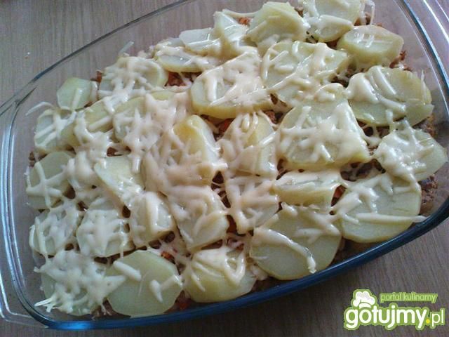 Warstwowa zapiekanka mięsno-ziemniaczana Warstwowa zapiekanka mięsno-ziemniaczana