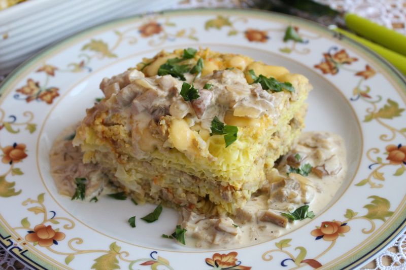 Warstwowe gołąbki z sosem grzybowym Warstwowe gołąbki z sosem grzybowym