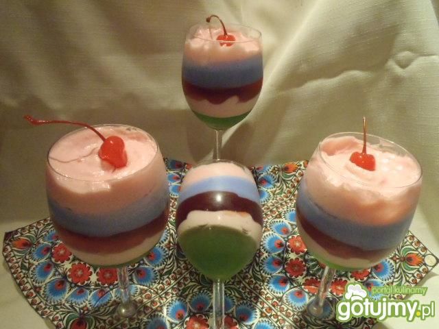 Warstwowy deser galaretkowy  Warstwowy deser galaretkowy