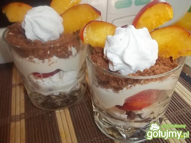 Warstwowy deser z owocami Warstwowy deser z owocami