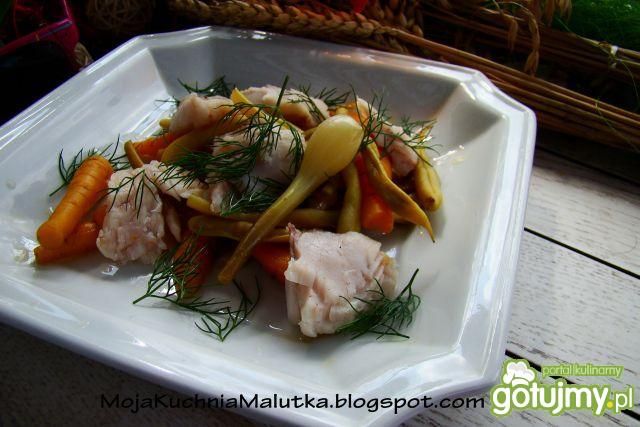 Warzywa i mintaj z pary z masełkiem 