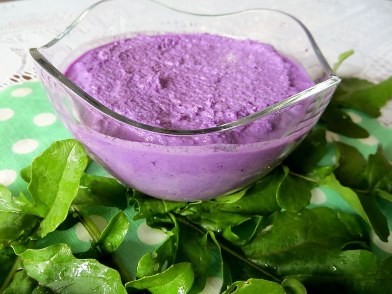 Warzywa z dipem z czerwonej kapusty Warzywa z dipem z czerwonej kapusty