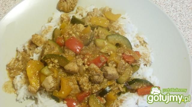 Warzywa z indykiem na sposób indyjski