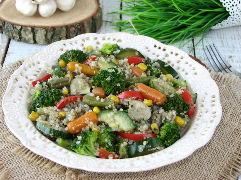 Warzywa z kaszą quinoa Warzywa z kaszą quinoa