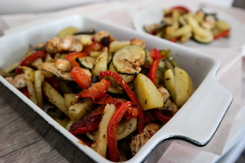 Warzywa z kurczakiem z piekarnika