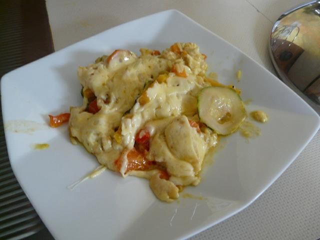 Warzywa z ryzem zapiekane serem.