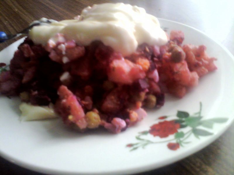Warzywna sałatka z burakami  Warzywna sałatka z burakami