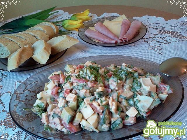 Warzywna sałatka z jajkiem i fetą Warzywna sałatka z jajkiem i fetą