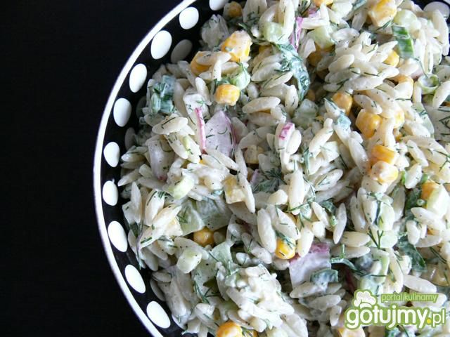 Warzywna sałatka z makaronem ryżowym Warzywna sałatka z makaronem ryżowym
