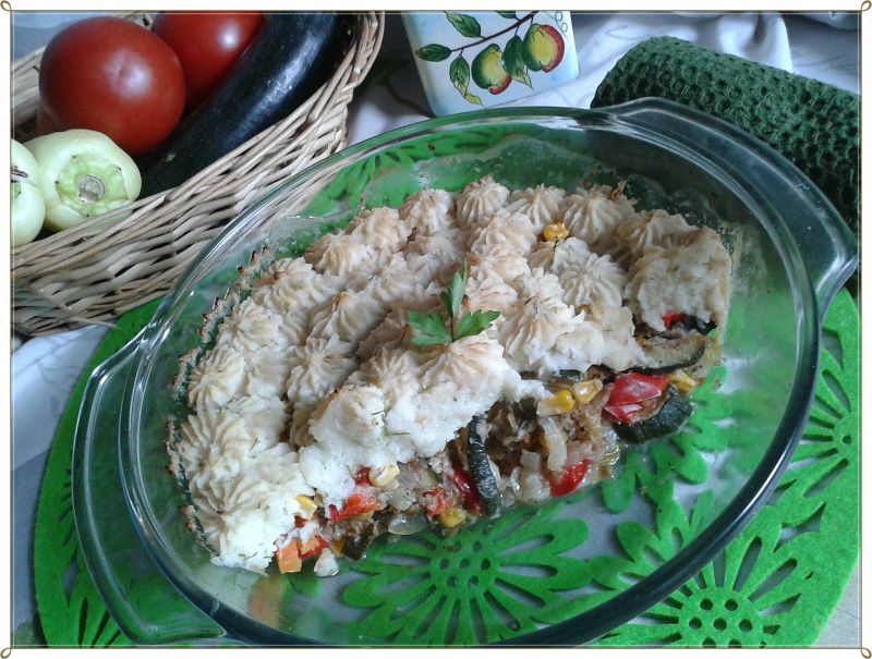 Warzywna zapiekanka z kalafiorowym puree Warzywna zapiekanka z kalafiorowym puree